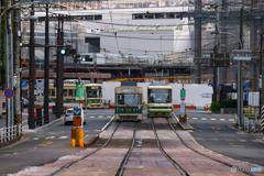 朝の駅前通り
