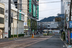朝の駅前通り
