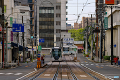 朝の駅前通り