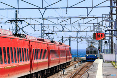 海が迫る駅