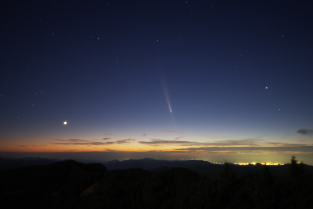 紫金山（ツチンシャン）-アトラス彗星