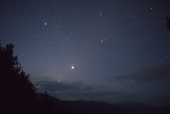 金星と雲間から見える木星