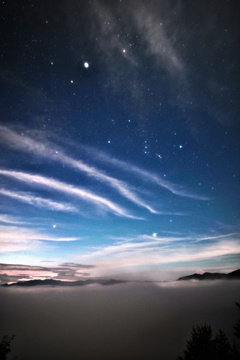 雲海とオリオン座大三角