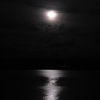 月明かりの海