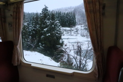 車窓から見える雪景色
