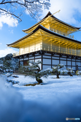 雪化粧の金閣寺