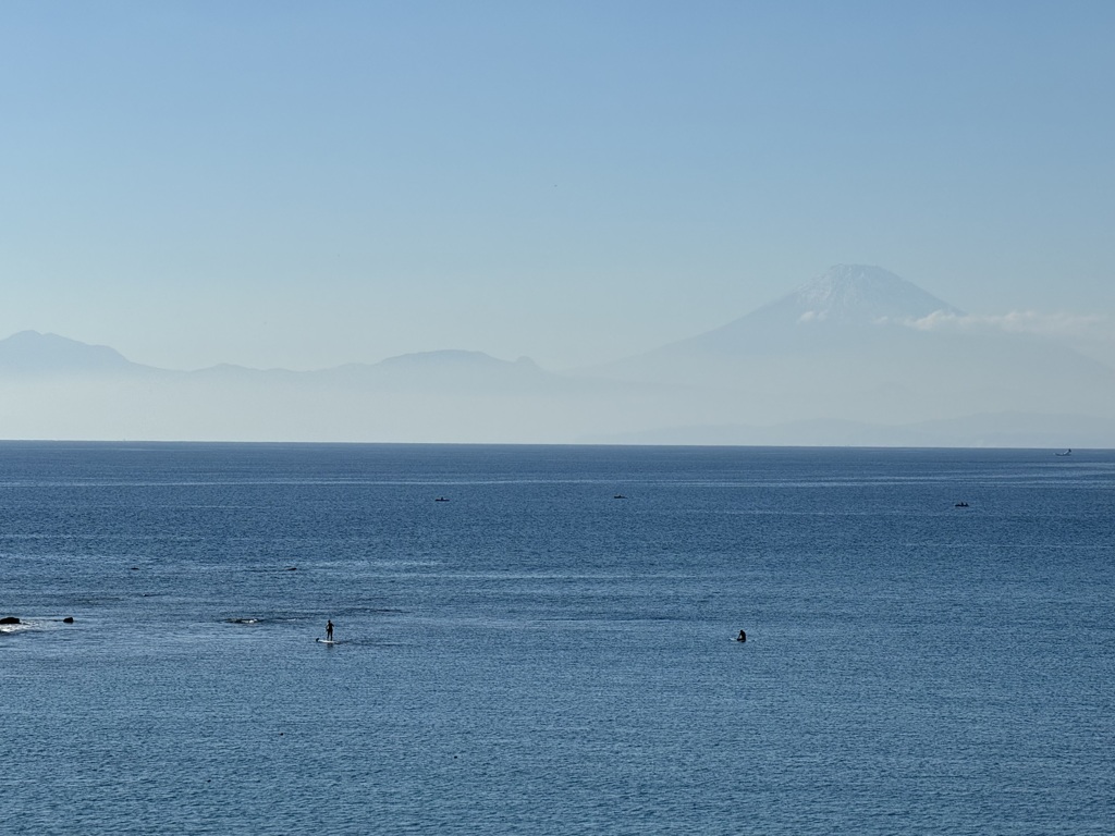 海越しに見る富士山