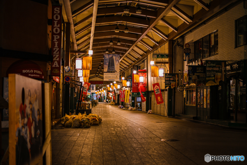 夜の商店街