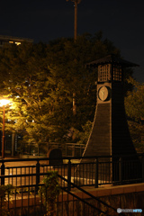 夜の公園の時計