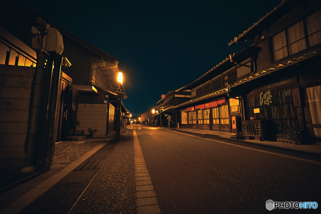 夜の城下町