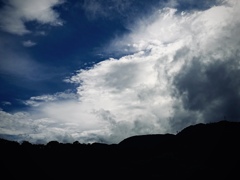 湧き上がる雲