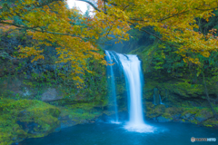 2025年 慈恩の滝 紅葉と光芒 1