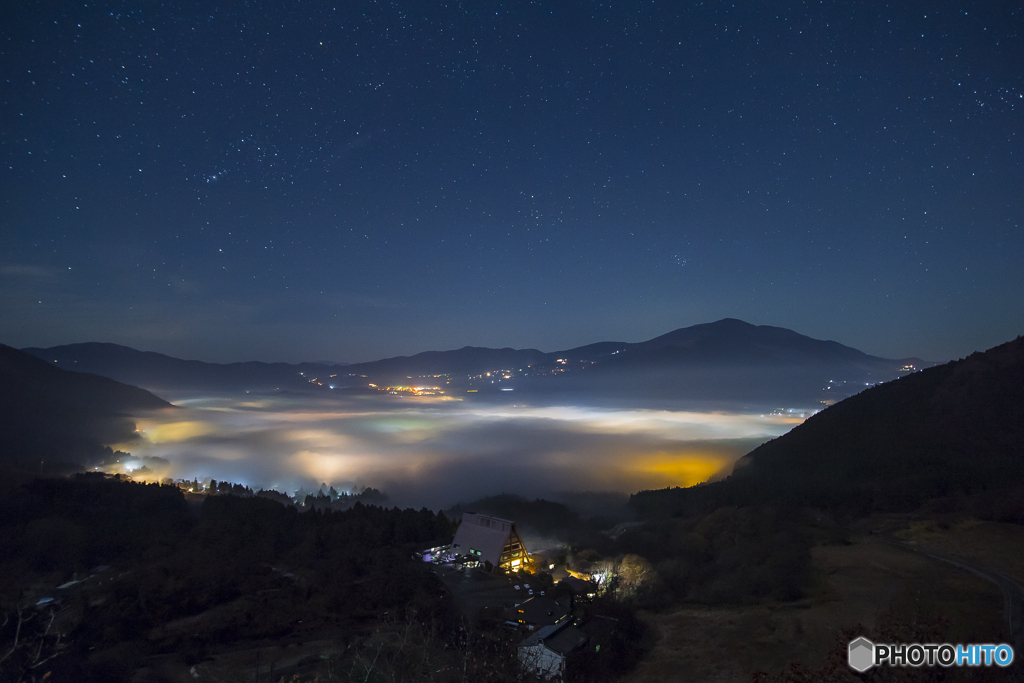 満天の星と輝く雲海