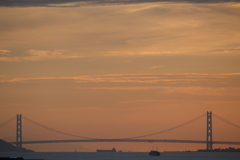 夕焼けの明石海峡大橋