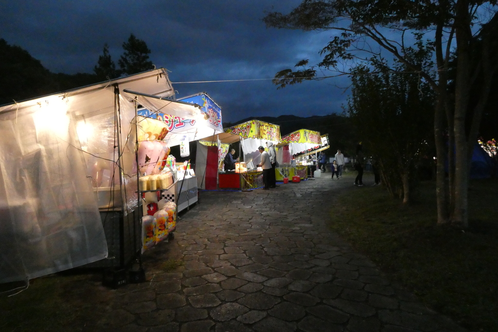肌寒い秋の屋台