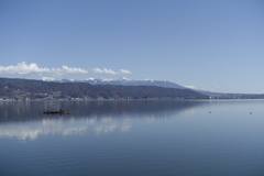 八ヶ岳　諏訪湖越しのお山