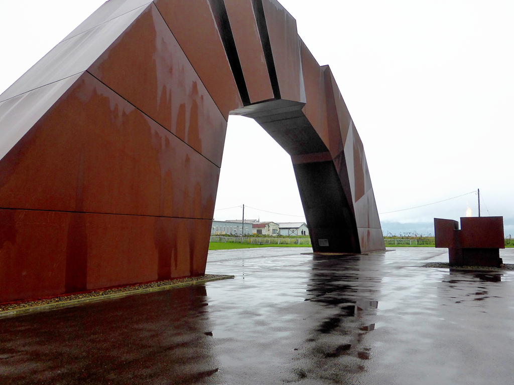 四島のかけ橋と祈りの火（納沙布岬）