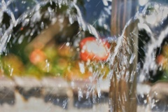 水カーテン風でなびく