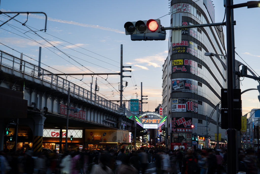 アメ横前の交差点