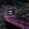 トンネルと電車