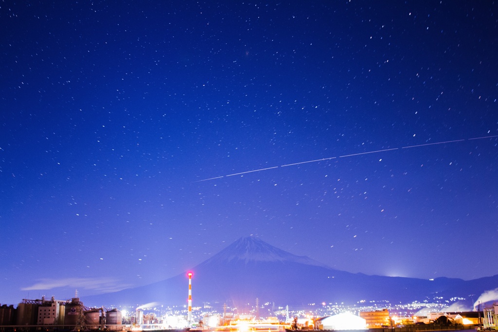 去年１月の富士とアイエスエス