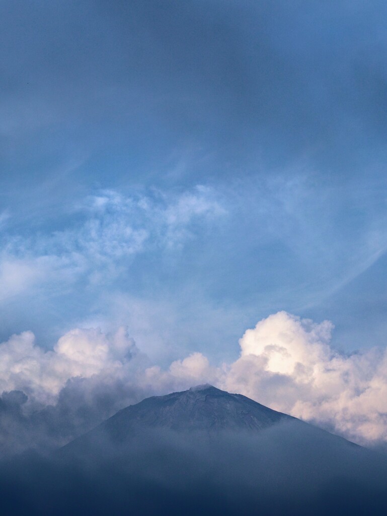 色々な雲に囲まれて