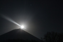 富士山と月の出