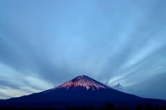 曇りでも赤富士