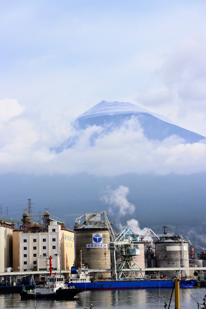 田子の浦港からの富士山