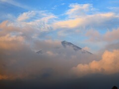 雲まみれの富士山