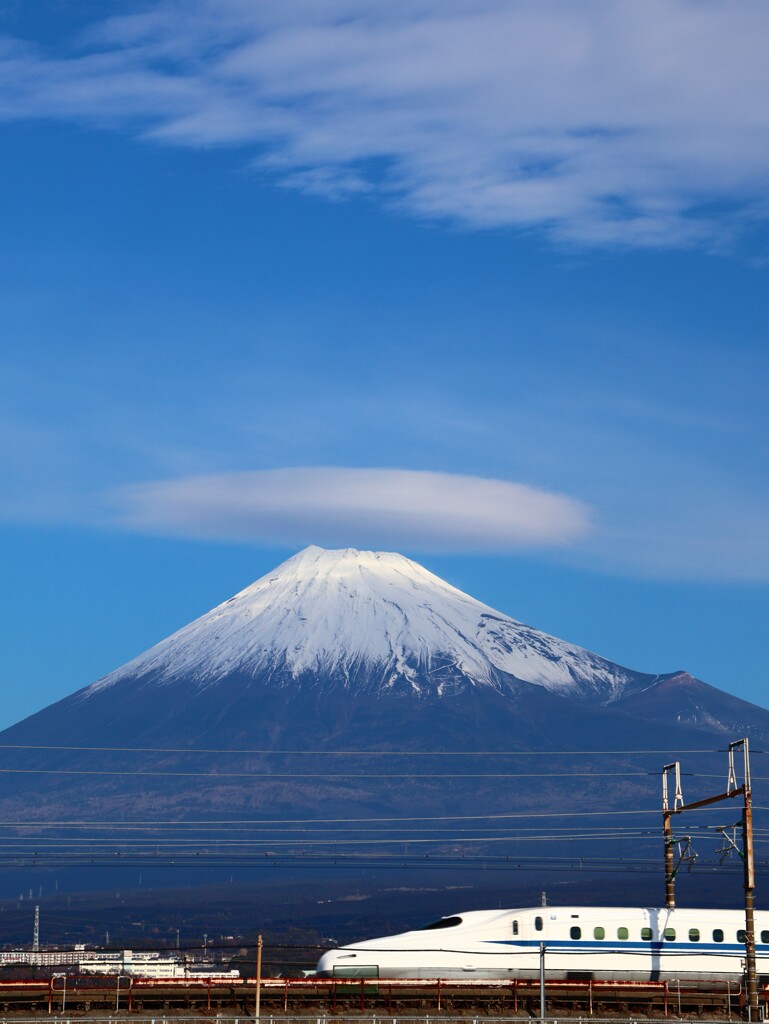 笠雲富士と新幹線