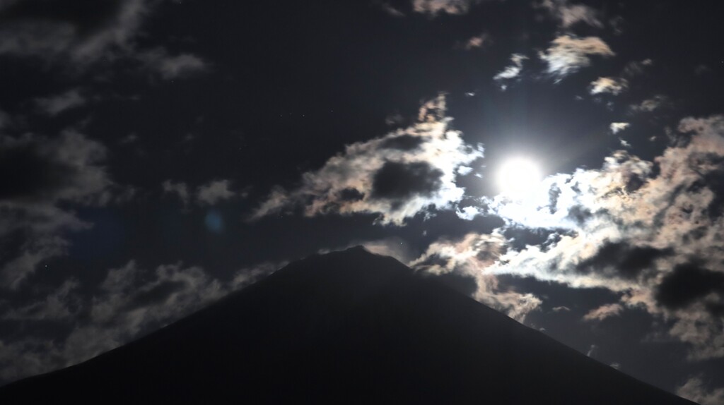 月の出後の富士山231128