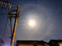 深夜の月暈
