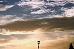 夕暮れ空と彩雲