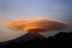 赤富士と笠雲1
