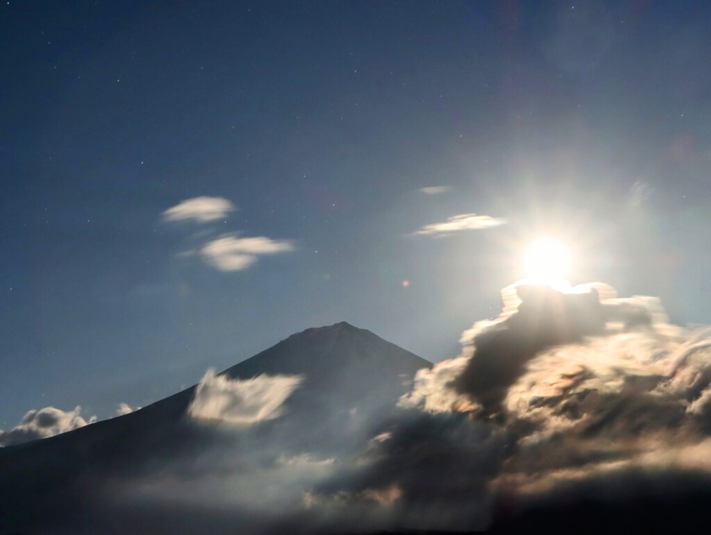 富士山と月