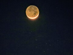 三日月とプレアデス星団
