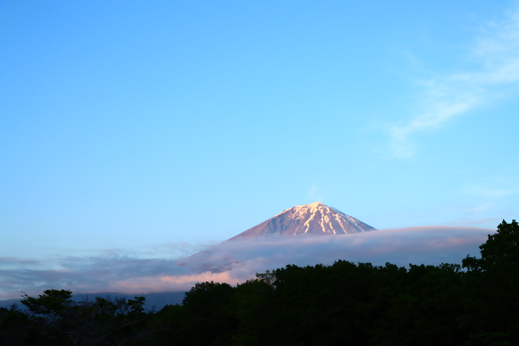 夕暮れ前の富士山
