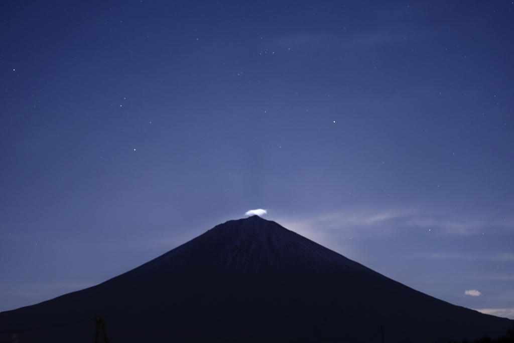 今日の月の出前富士山