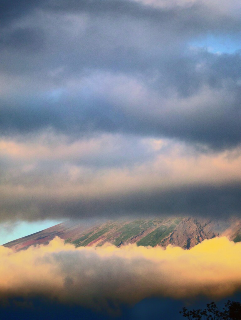 山頂見えず