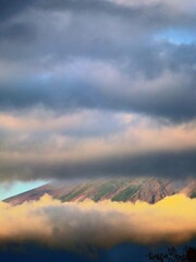 山頂見えず