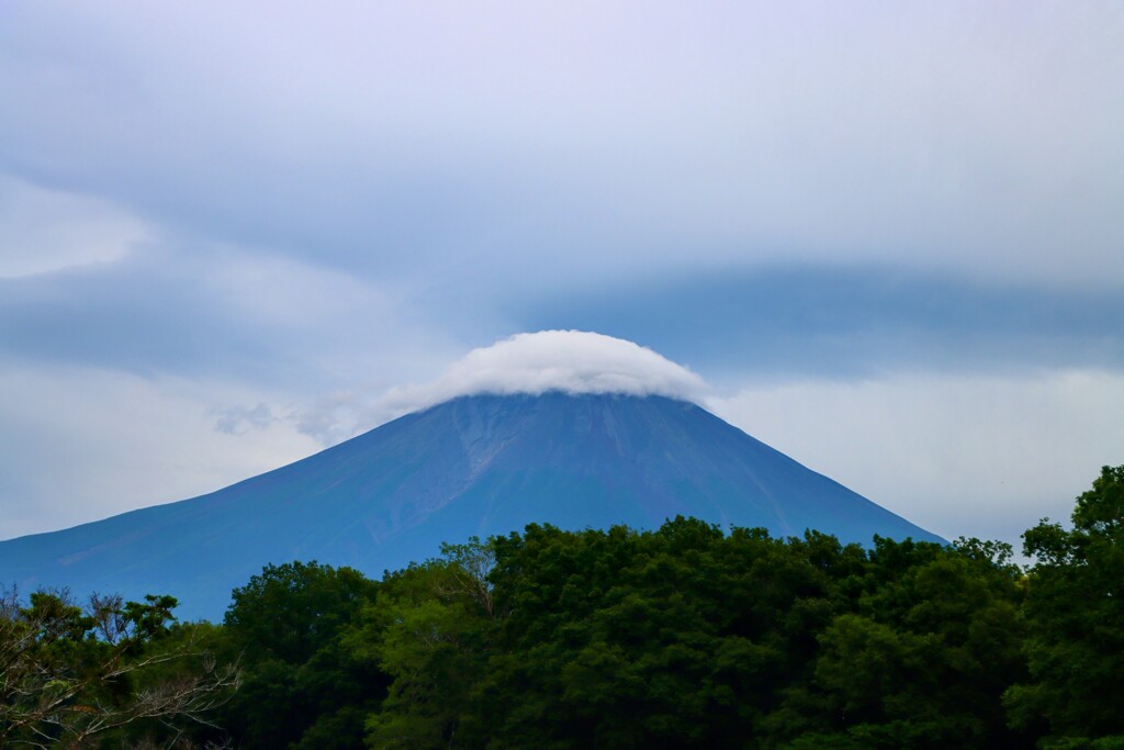 虹発生前の笠雲