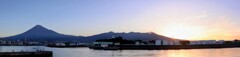 夜明け前の田子の浦港