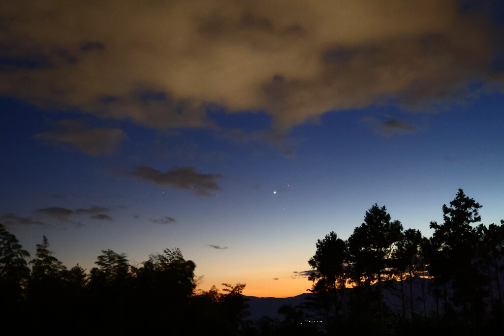 夕暮れに金星