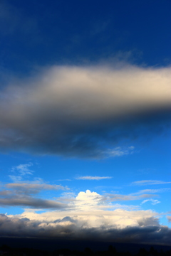 入道雲の下が富士山なのに…