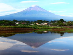 梅雨の合間で逆さ富士