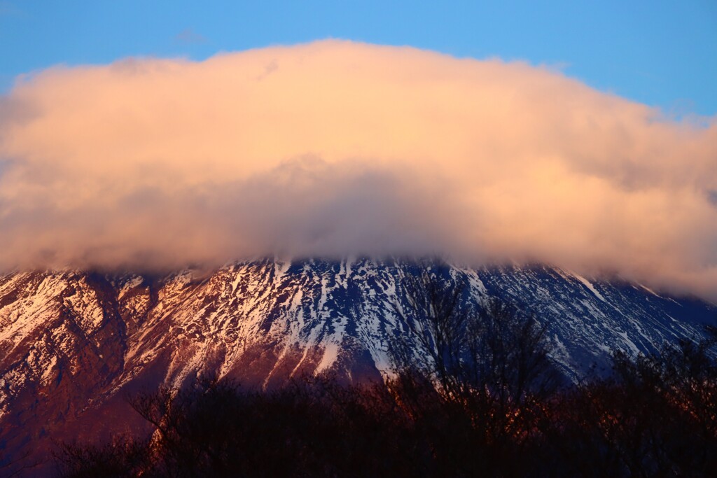 豪快な笠雲
