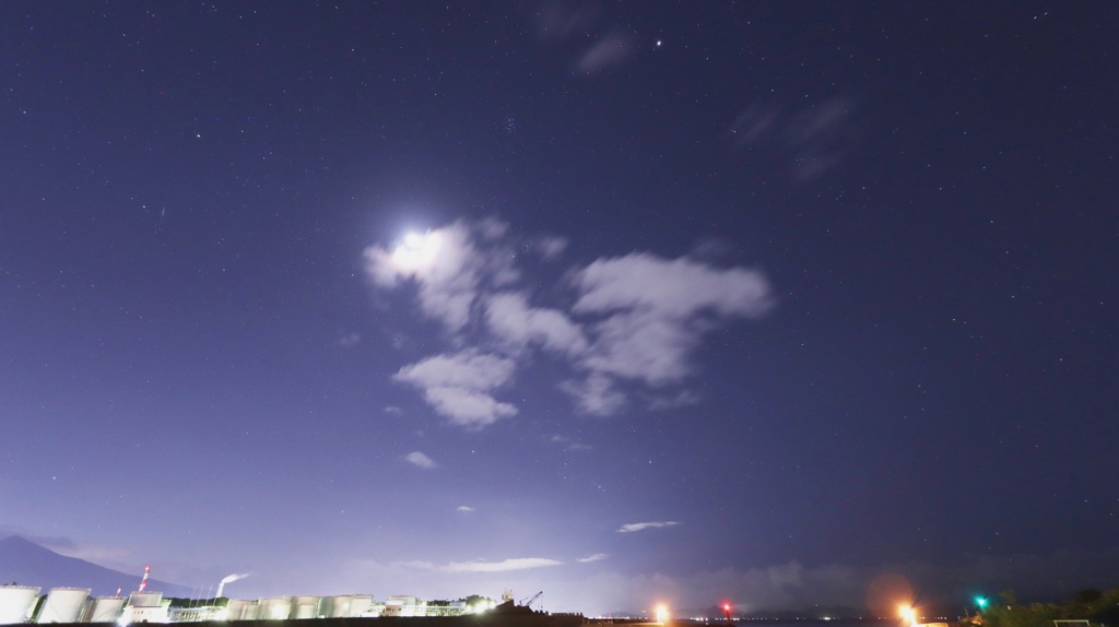 夜空をかける　なにか