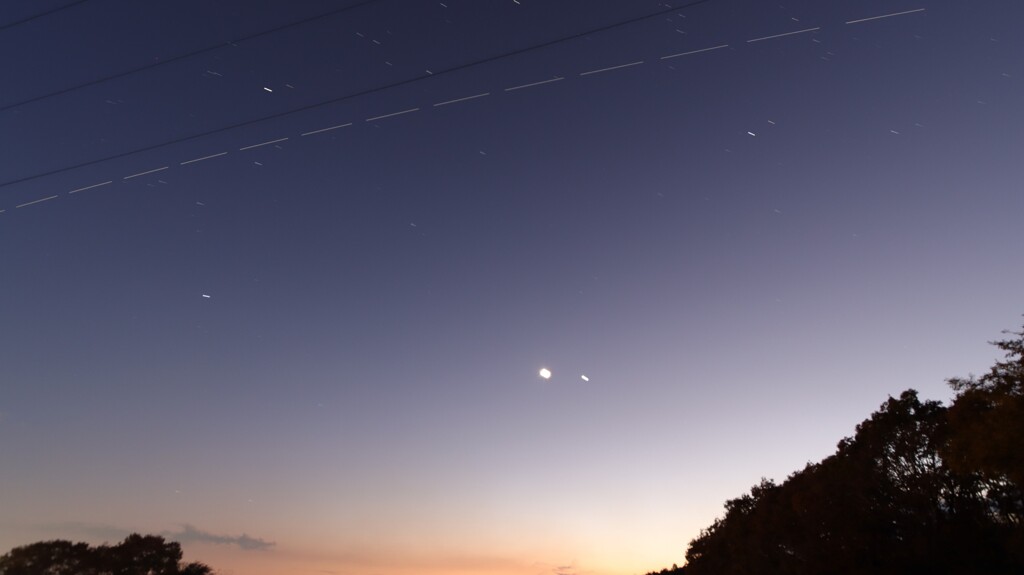 夕暮れにISS