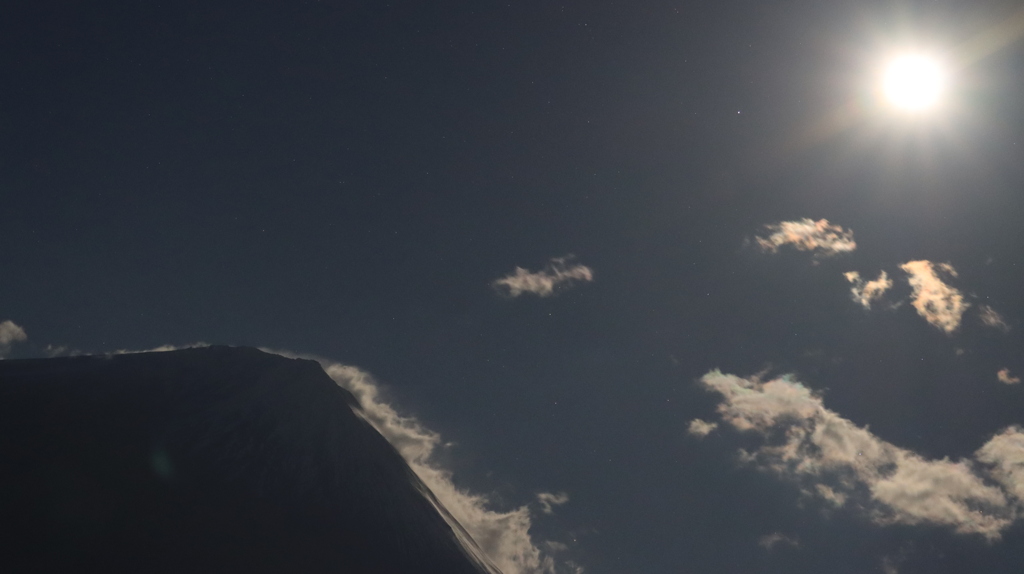 月の出後の富士山